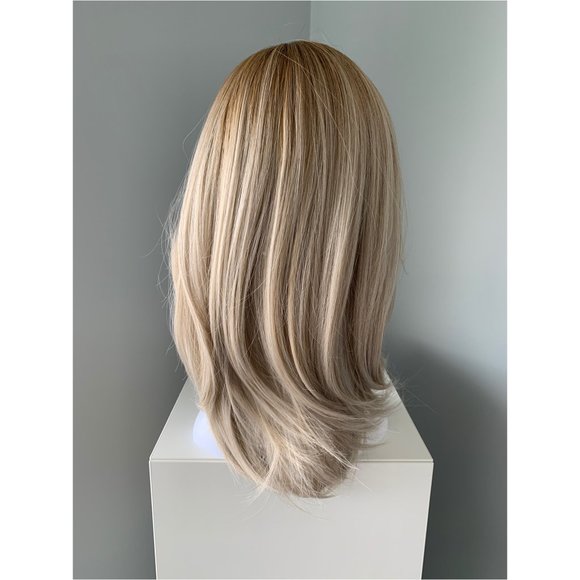 NEW Short Rooted Blonde Synthetic Wig - Picture 2 of 3